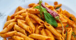 Чи потрібно промивати макарони після варіння: шеф-кухар дав важливу пораду Чи-потрібно-промивати-макарони-після-варіння:-шеф-кухар-дав-важливу-пораду