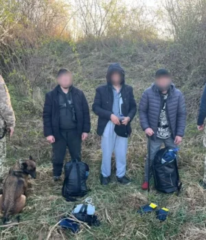 Біля кордону зі Словаччиною затримали групу порушників