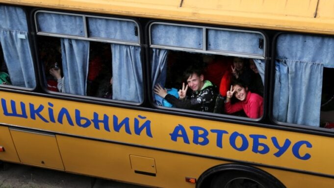 Діти-переселенці у Львові: проблеми з відвідуванням шкіл через булінг та мовні бар’єри Діти-ВПО-не-ходять-до-львівських-шкіл-через-цькування-за-мову?-Влада-заперечує