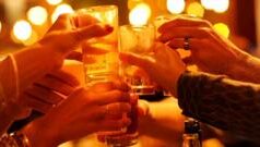 Вчителька відсторонена за недоречні стосунки з учнями Вчителька-розповідала-учням-про-стосунки,-п’яні-вечірки-і-додалась-до-чату-в-Інсті-Як-її.