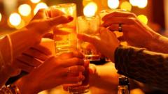 Вчителька відсторонена за недоречні стосунки з учнями Вчителька-розповідала-учням-про-стосунки,-п’яні-вечірки-і-додалась-до-чату-в-Інсті-Як-її.