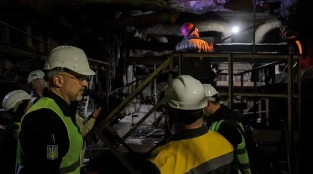 Шмигаль відвідав пошкоджений російськими ударами енергетичний об’єкт Шмигаль відвідав пошкоджений російськими ударами енергетичний об’єкт