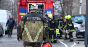 Російські обстріли цивільного транспорту на Нікопольщині: п’ятеро поранених у другій атаці за день Росіяни вдруге за день поцілили в рейсовий автобус на Нікопольщині, є поранені