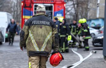 Російські обстріли цивільного транспорту на Нікопольщині: п’ятеро поранених у другій атаці за день Росіяни вдруге за день поцілили в рейсовий автобус на Нікопольщині, є поранені