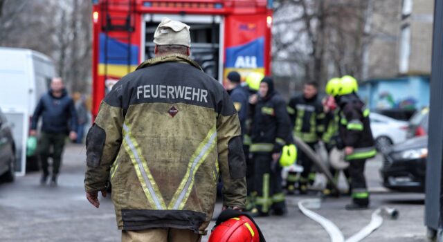 Російські обстріли цивільного транспорту на Нікопольщині: п’ятеро поранених у другій атаці за день Росіяни вдруге за день поцілили в рейсовий автобус на Нікопольщині, є поранені