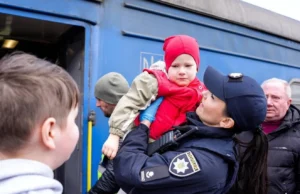 Рівненщина прийняла пʼятий евакуаційний потяг з Донеччини Рівненщина-прийняла-пʼятий-евакуаційний-потяг-із-переселенцями-з-Донеччини