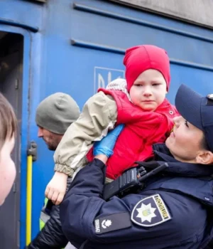 Рівненщина-прийняла-пʼятий-евакуаційний-потяг-із-переселенцями-з-Донеччини