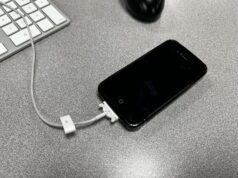 До USB-C був справжній хаос: найдивніші порти зарядки в історії смартфонів До-usb-c-був-справжній-хаос:-найдивніші-порти-зарядки-в-історії-смартфонів