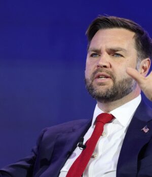 di_vens__gettyimages_2245821020_83b808a97f5835eea8f433d3d290e1a3_1300x820.jpg Перші прямі переговори між США та Іраном відбудуться вже цього тижня, – Axios