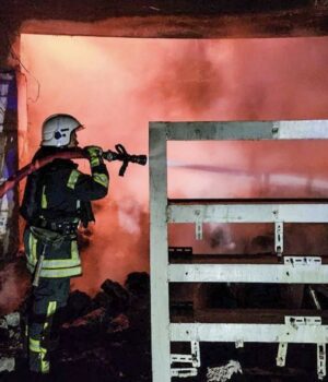 Спалахнули пожежі у порту і на складах: Росія масовано вдарила по Одещині дронами