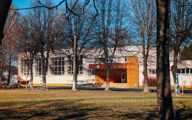 Луцькі школи на кілька днів йдуть на дистанційку Луцькі-школи-на-кілька-днів-йдуть-на-дистанційку