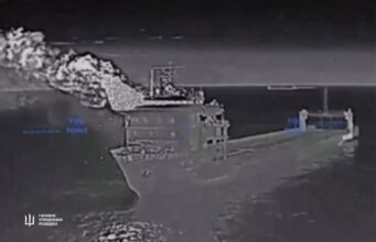 Спецпризначенці ГУР добили останній залізничний пором окупантів у Керчі Спецпризначенці-ГУР-добили-останній-залізничний-пором-окупантів-у-Керчі