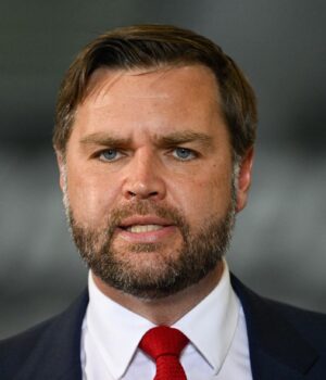 di_vens__gettyimages_2236805973__1__eaf095045766584e5d2c77cf8d05452f_1300x820.jpg “Торги за кілька квадратних кілометрів”: Венс зробив цинічну заяву щодо війни в Україні