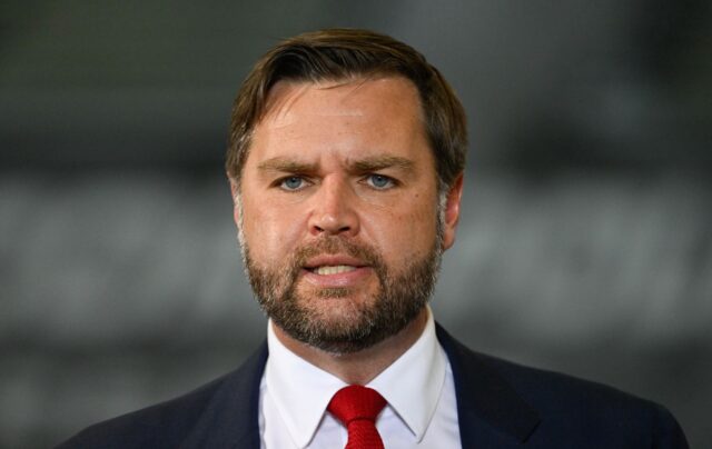 Віцепрезидент США закликав до мирних переговорів між Україною та Росією “Торги за кілька квадратних кілометрів”: Венс зробив цинічну заяву щодо війни в Україні