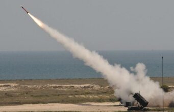 ОАЕ, Кувейт і Бахрейн заявили про нову масовану атаку з боку Ірану ОАЕ,-Кувейт-і-Бахрейн-заявили-про-нову-масовану-атаку-з-боку-Ірану