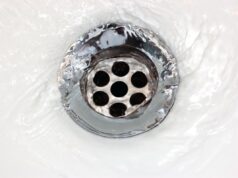 Сантехнік порадив простий спосіб від засміченого зливу: достатньо одного засобу Сантехнік-порадив-простий-спосіб-від-засміченого-зливу:-достатньо-одного-засобу