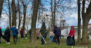 Загальноміська толока в Нововолинську: спільні зусилля для покращення парку У-Нововолинську-провели-загальноміську-толоку