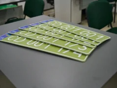 В Україні запровадили оливкові дипломатичні номерні знаки нового зразка В Україні запровадили оливкові дипломатичні номерні знаки нового зразка