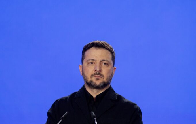 Зеленський анонсує тристоронні переговори щодо завершення війни в Україні Зеленський: Україна готує тристоронню мирну зустріч і чекає Віткоффа після свят
