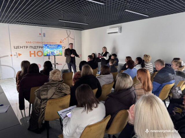 Обговорення розвитку проєктів у Нововолинську: результати та перспективи У-Нововолинській-громаді-відбувся-«День-проєктного-менеджменту»