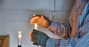 В Україні у пʼятницю будуть вимикати світло: хто залишиться без електроенергії В-Україні-у-пʼятницю-будуть-вимикати-світло:-хто-залишиться-без-електроенергії