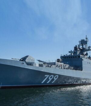 Україна витісняє РФ з Чорного моря: що залишилося від “грози” після атаки на фрегат