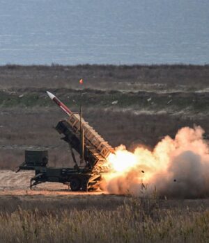 В Кувейті заявили про відбиття атак “ворожих дронів” на тлі перемир’я з Іраном