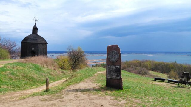 На Великдень у Витачів: місце сили на мальовничих схилах Дніпра На-Великдень-у-Витачів:-місце-сили-на-мальовничих-схилах-Дніпра