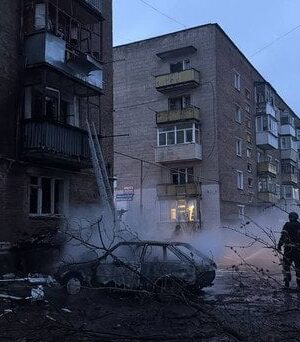 Росіяни-вдарили-просто-по центру-одного-з міст:-загорівся-житловий-будинок Росіяни-вдарили-просто-по центру-одного-з міст:-загорівся-житловий-будинок