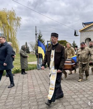 Нововолинська-громада-попрощалася-із-полеглим-на-фронті-Героєм-Сергієм-Ковальчуком Нововолинська-громада-попрощалася-із-полеглим-на-фронті-Героєм-Сергієм-Ковальчуком