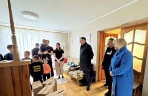 Міський голова Нововолинська відвідав дитячі будинки сімейного типу напередодні свят Напередодні-Великодня-привітали-родини-дитячих-будинків-сімейного-типу