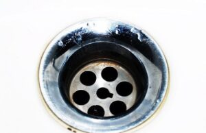 Чому не можна зливати жир у каналізацію: що стається з трубами та що радять сантехніки Чому-не можна-зливати-жир-у каналізацію:-що стається-з трубами-та що радять-сантехніки