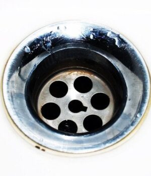 Чому-не можна-зливати-жир-у каналізацію:-що стається-з трубами-та що радять-сантехніки