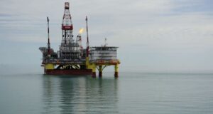 Удари українських сил по російських бурових платформах у Каспійському морі Дістали за 1000 кілометрів: ЗСУ уразили бурові установки РФ у Каспійському морі