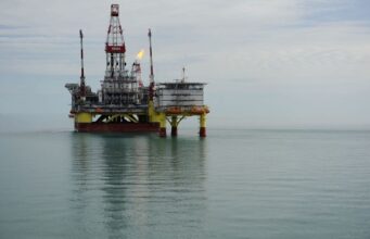 Удари українських сил по російських бурових платформах у Каспійському морі Дістали за 1000 кілометрів: ЗСУ уразили бурові установки РФ у Каспійському морі