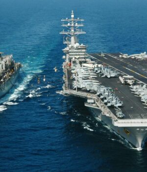 Суворе-правило:-чому-винищувачі-скидають-паливо-перед-посадкою-на-авіаносець-США