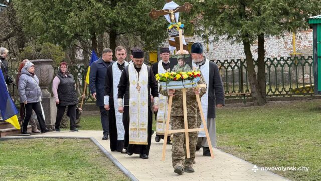 Нововолинськ попрощався із Захисником України Ігорем Мединою У-Нововолинську-попрощалися-із-воїном-Ігорем-Мединою
