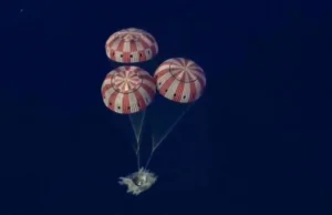 Капсула Orion місії Artemis II успішно повернулася на Землю Місія-artemis-ii-успішно-повернулася-на-Землю,-капсула-приводнилася-в-океані