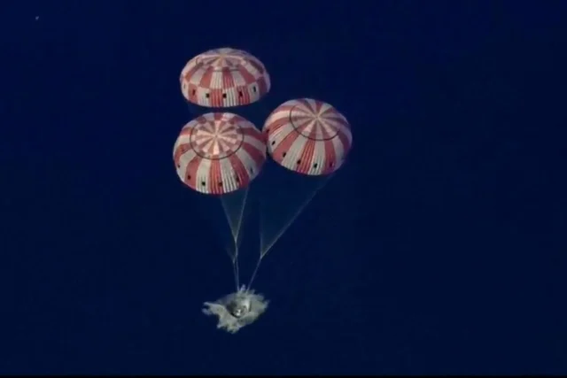 Капсула Orion місії Artemis II успішно повернулася на Землю Місія-artemis-ii-успішно-повернулася-на-Землю,-капсула-приводнилася-в-океані