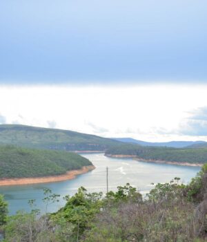 “Деякі-будинки-досі-цілі”:-у-Бразилії-виявили-“загублене-місто”-на-дні-величезного-озера