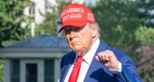 Трамп анонсує відкриття Ормузької протоки та обговорює ядерну угоду з Іраном Трамп пообіцяв відкрити Ормузьку протоку і назвав умову “успішної угоди” з Іраном