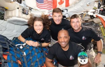 Космічний корабель Orion успішно приземлився в Тихому океані Капсула-orion-здійснила-ідеальне-приводнення,-екіпаж-у-відмінному-стані-–-nasa