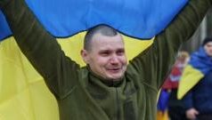 Великодній обмін полоненими: Україна повернула 182 особи Великодній-обмін-полоненими-між-Україною-і-Росією.-Кого-повернули