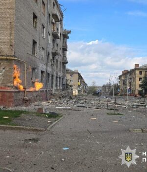 Росіяни-вдарили-чотирма-бомбами-по-центру-Краматорська:-щонайменше-10-поранених