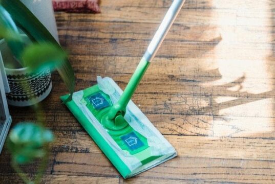 Сім засобів, якими ніколи не можна чистити дерев’яну підлогу: поради професіоналів з догляду за паркетом Сім-засобів,-якими-ніколи-не можна-чистити-дерев’яну-підлогу:-поради-професіоналів-з догляду-за паркетом