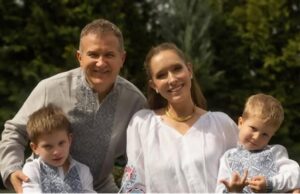 Горбунов і Осадча зворушили підготовкою до Великодня із синами: мережа у захваті Горбунов-і-Осадча-зворушили-підготовкою-до-Великодня-із-синами:-мережа-у-захваті