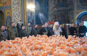 ПЦУ та Фонд Владислави Молчанової передали 12 тисяч пасок на передову ПЦУ-та-Фонд-Владислави-Молчанової-передали-12-тисяч-пасок-на-передову