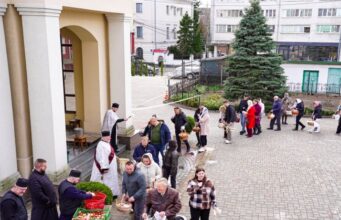 Частина вірян у Луцьку вже освятили Великодні кошики: як це було Частина-вірян-у-Луцьку-вже-освятили-Великодні-кошики:-як-це-було