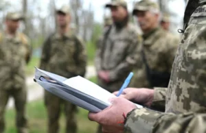 У Луцьку підлітки напали на військових під час перевірки документів У-Луцьку-група-молоді-кинулася-до-військових-ТЦК-з-ударами-під-час-перевірки-документів