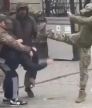 photo_2026_04_11_21_26_57.webp У Луцьку поліція розшукує підлітків після нападу на ТЦК